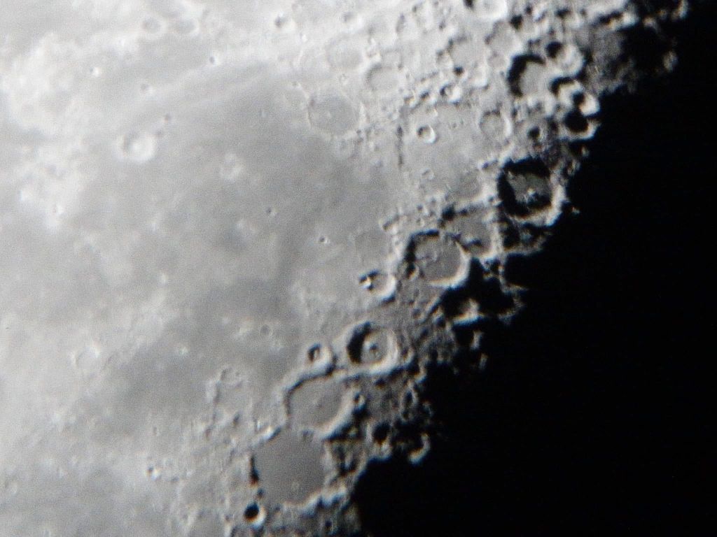 月面のクレーター